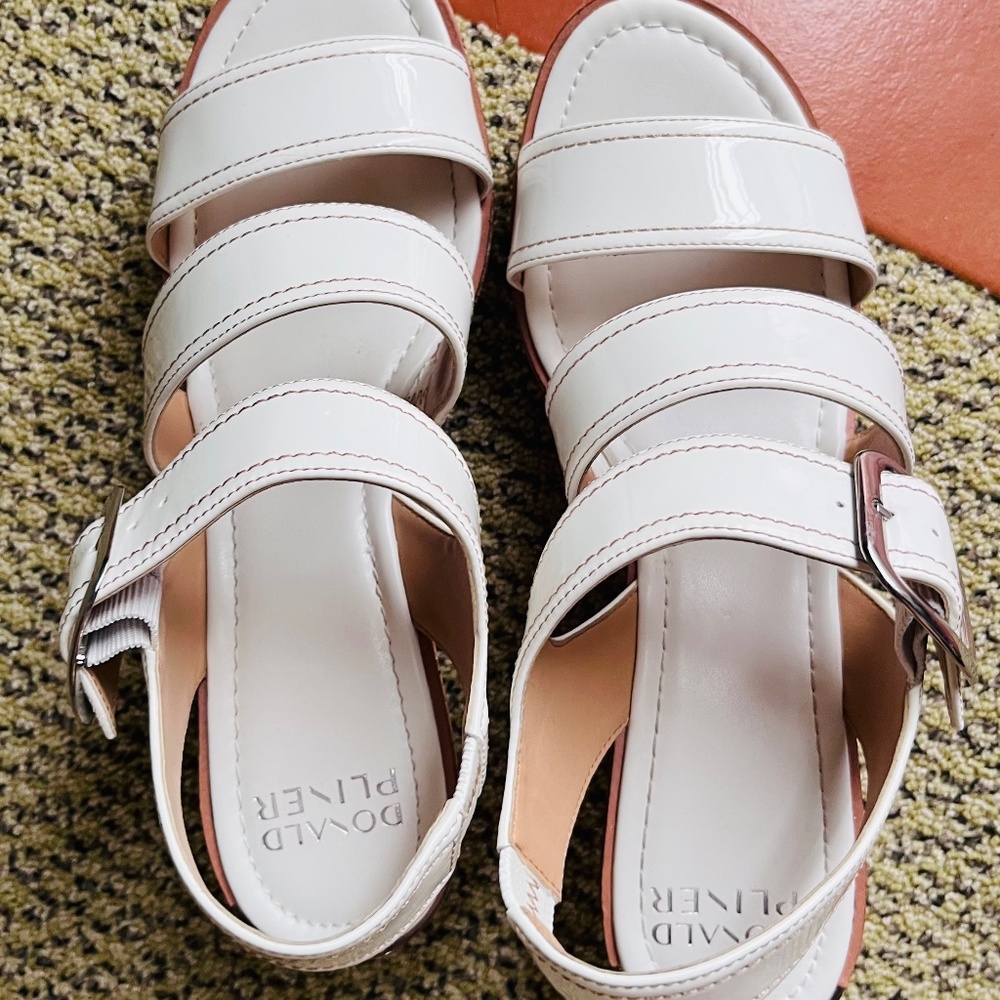 Ladies sandals